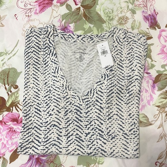 Banana Republic Malibu T-Shirt - Picture 3 of 11